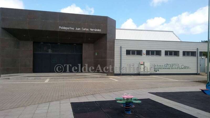 Pintadas en la fachada principal del equipamiento deportivo (Foto TA)