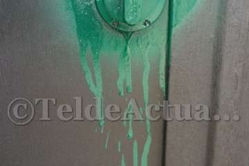 El remozado pabellón de Jinámar sufre ya los efectos del vandalismo (Foto TA)