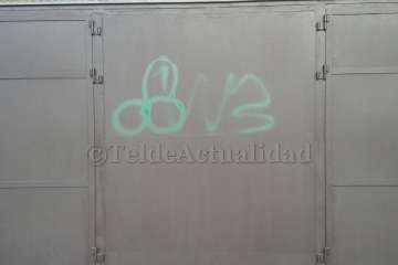 El remozado pabellón de Jinámar sufre ya los efectos del vandalismo (Foto TA)