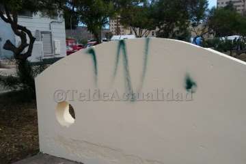 El remozado pabellón de Jinámar sufre ya los efectos del vandalismo (Foto TA)