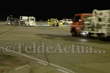 Grave colisión entre un vehículo señalero y un furgón en la plataforma del Aeropuerto de Gran Canaria (Foto TA)