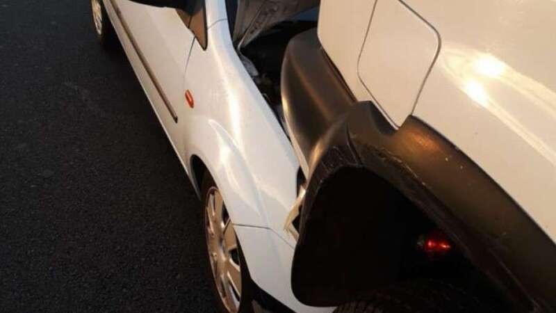 Imagen de los dos vehículos implicados en el accidente (Foto TA)