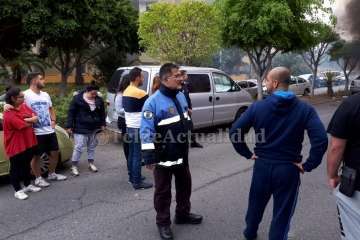 Un incendio calcina varios contenedores en el Valle de Jinámar (Foto TA)
