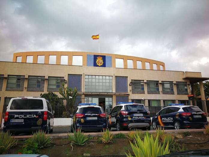Tres personas fueron detenidas y pasaron por los calabozos de la Comisaría de Telde (Foto TA)