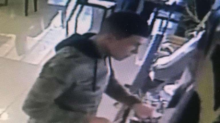  El presunto autor de la agresión al trabajador del Wok, Paulino L., en el restaurante (Foto TA)