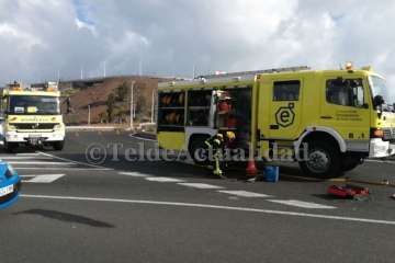 Vuelco de un camión en la rotonda de El Mirador (Foto TA)