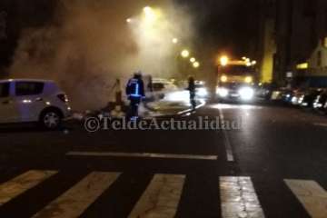 La quema de cinco contenedores desata la alarma de madrugada en Lomo las Brujas (Foto TA)