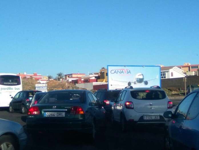 Imagen de archivo de colas de tráfico en la GC-1 (Foto TA)