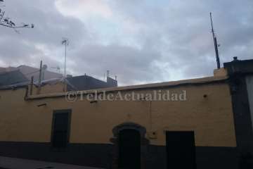 Incendio en un solar del sector histórico de San Juan (Foto TA)