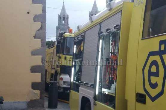 Incendio en un solar del sector histórico de San Juan (Foto TA)
