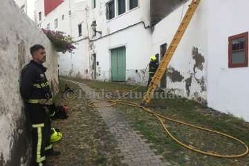 Incendio de un solar de San Francisco de Telde (Foto F. Ojeda)