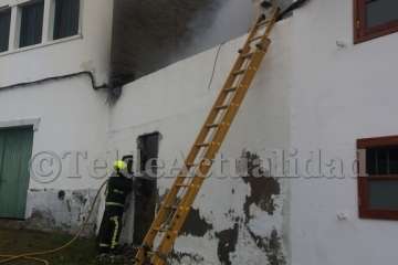 Incendio de un solar de San Francisco de Telde (Foto F. Ojeda)