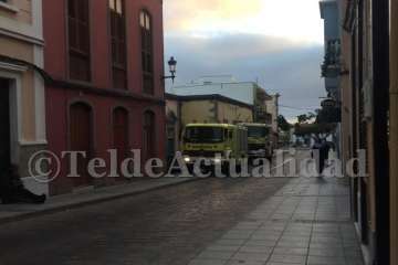 Incendio de un solar de San Francisco de Telde (Foto F. Ojeda)