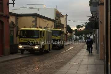 Incendio de un solar de San Francisco de Telde (Foto F. Ojeda)