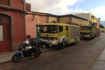 Incendio de un solar de San Francisco de Telde (Foto F. Ojeda)
