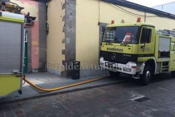 Incendio de un solar de San Francisco de Telde (Foto F. Ojeda)