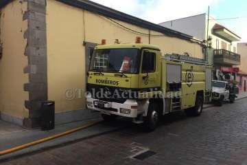 Incendio de un solar de San Francisco de Telde (Foto F. Ojeda)