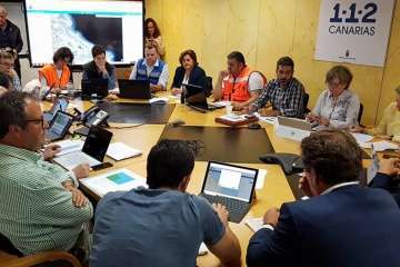 Despliegue de medios en la playa de Jinámar para el simulacro de este jueves y reunión de la mesa del ejercicio (Foto Miguel Ángel Garcia, ACFI Prress y TA)