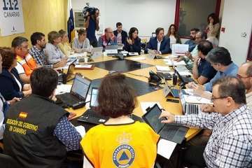 Despliegue de medios en la playa de Jinámar para el simulacro de este jueves y reunión de la mesa del ejercicio (Foto Miguel Ángel Garcia, ACFI Prress y TA)