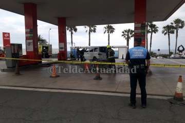 Un vehículo arranca de cuajo un surtidor de la gasolinera de El Goro (Foto TA)