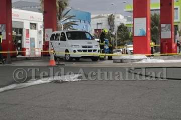 Un vehículo arranca de cuajo un surtidor de la gasolinera de El Goro (Foto TA)