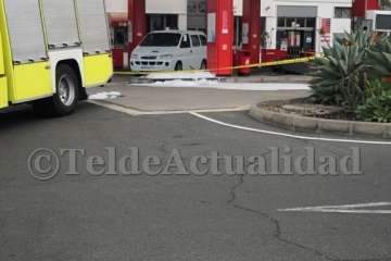 Un vehículo arranca de cuajo un surtidor de la gasolinera de El Goro (Foto TA)