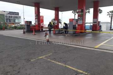 Un vehículo arranca de cuajo un surtidor de la gasolinera de El Goro (Foto TA)