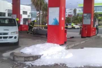 Un vehículo arranca de cuajo un surtidor de la gasolinera de El Goro (Foto TA)