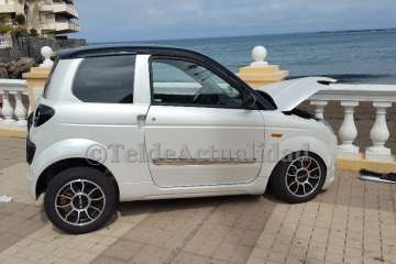 Un coche de LM casi provoca una tragedia en la avenida peatonal de Salinetas-Telde (Foto TA)