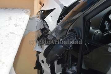 Un coche de LM casi provoca una tragedia en la avenida peatonal de Salinetas-Telde (Foto TA)