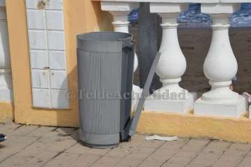 Un coche de LM casi provoca una tragedia en la avenida peatonal de Salinetas-Telde (Foto TA)