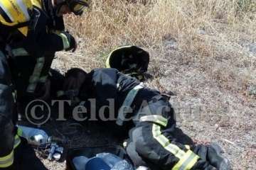 Un solo bombero atiende un incendio en Telde y sufre un golpe de calor (Foto TA)