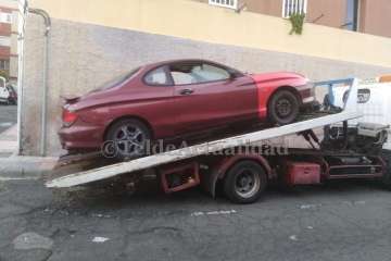 Un joven se atrinchera de La Policía Local en Las Longueras tras una persecución en coche por Telde (Foto TA)