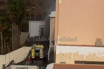 Incendio en el colegio Montiano Placeres de Jinámar (Foto TA)