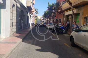 Evacuada por el balcón una mujer que sufrió una caída en una vivienda de Telde (Foto TA)
