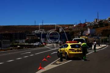 Un herido en un accidente de tráfico en la carretera de Jinámar (Foto TA)