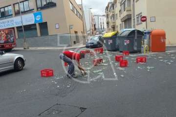 Accidente de un camión de bebidas en San Juan (Foto TA)
