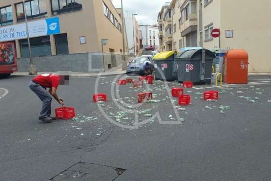 Accidente de un camión de bebidas en San Juan (Foto TA)