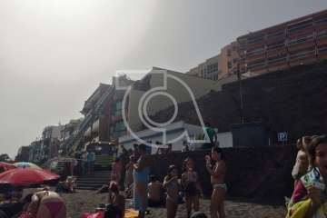 Operativo de emergencia para evacuar a una persona en Melenara (Foto TA)