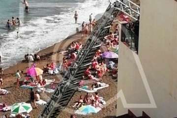 Operativo de emergencia para evacuar a una persona en Melenara (Foto TA)