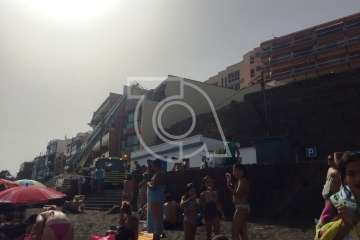 Operativo de emergencia para evacuar a una persona en Melenara (Foto TA)