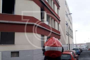 Incendio en un edificio abandonado alarma al vecindario de Picachos (Foto TA)