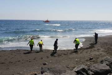 Bolas de piche contaminan las playas teldense de Los Palos y San Borondón (Foto TA)