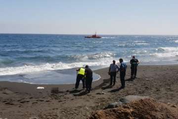Bolas de piche contaminan las playas teldense de Los Palos y San Borondón (Foto TA)