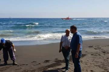 Bolas de piche contaminan las playas teldense de Los Palos y San Borondón (Foto TA)
