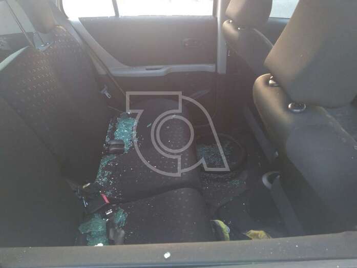 Daños al vehículo de un vecino de La Montañeta de Las Huesas (Foto TA)