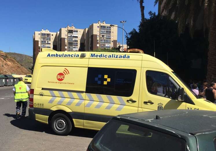 Imagen de archivo de una ambulancia del SUC en Jinámar (Foto TA)