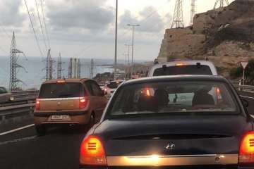 Vuelco de un camión en la GC-1 a la altura del Cruce de Melenara-Telde (Foto TA)