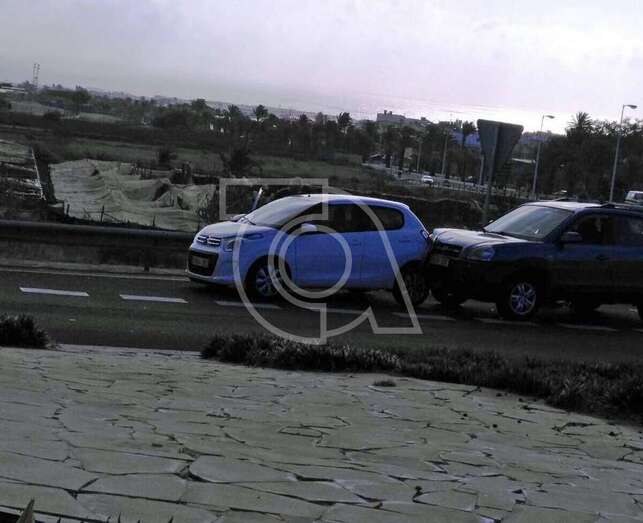 Los dos vehículos implicados en el accidente (Foto TA)
