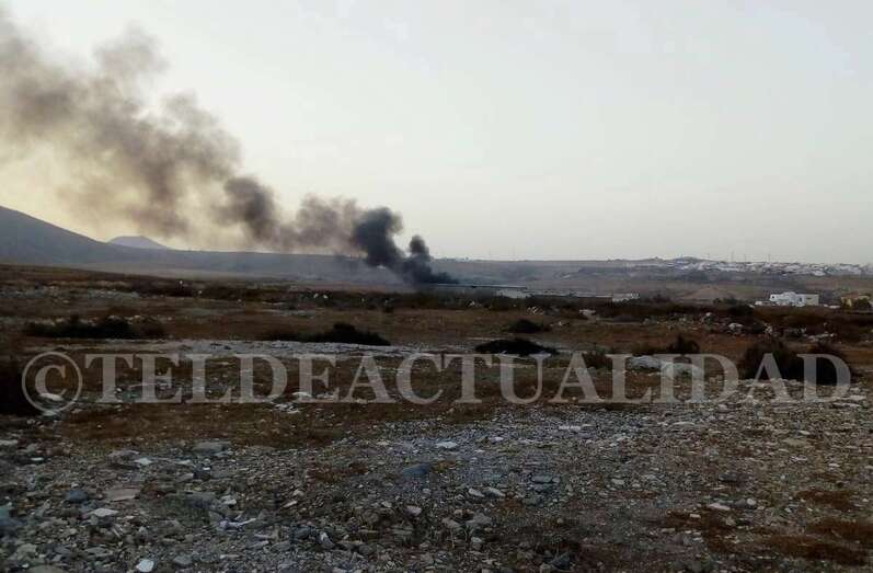 Imagen de la columna de humo provocada por las llamas (Foto TA)